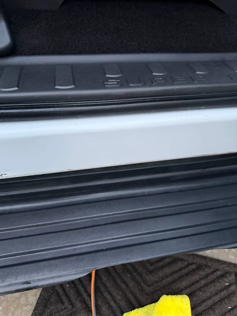 Door sill after cleaning