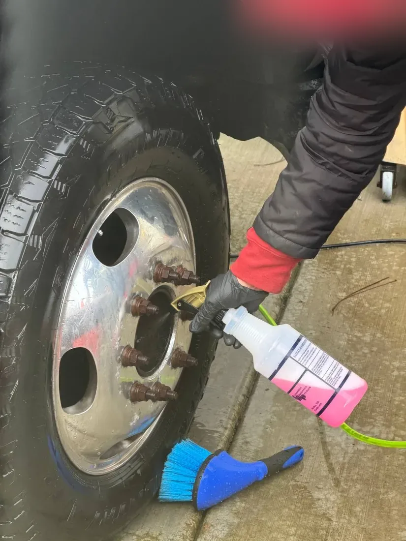 Cleaning a dually wheel